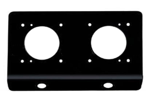 燃?xì)庠畈Ａ姘?/></p><p><br/></p><p>現(xiàn)在燃?xì)庠钍袌?chǎng)上有許多以鋼化玻璃為面板的燃?xì)庠?，可鋼化玻璃面板爆炸的事件卻時(shí)有發(fā)生。讓許多消費(fèi)者都對(duì)這種鋼化玻璃面板燃?xì)庠钍峭鴧s步，多選擇以不銹鋼材質(zhì)為面板的燃?xì)庠?。甚至許多家電賣(mài)場(chǎng)的導(dǎo)購(gòu)都以安全理由向消費(fèi)者推銷(xiāo)不銹鋼面板的燃?xì)庠?。其?shí)鋼化玻璃面板的燃?xì)庠畈⒉皇遣话踩?，只是許多小伙伴的不當(dāng)使用導(dǎo)致了鋼化玻璃的爆炸。那接下來(lái)我們就來(lái)看看燃?xì)庠钍沁x擇不銹鋼好還是鋼化玻璃好，我們從以下方面來(lái)了解：</p><p><br/></p><p>1、材質(zhì)</p><p>不銹鋼：不銹鋼是一種耐空氣、蒸汽、水等弱腐蝕介質(zhì)和酸、堿、鹽等化學(xué)浸蝕性介質(zhì)腐蝕的鋼材，它的用途非常的廣泛。從材質(zhì)上來(lái)說(shuō)，不銹鋼面板及時(shí)使用很多年之后還能保持原有的樣子，非常耐用。但是鋼材的運(yùn)用非常廣泛，大到樓房建筑，小到螺絲釘?shù)闹谱?，這些都離不開(kāi)鋼材。我國(guó)的鋼材產(chǎn)量非常大，但是由于需求量的龐大還是應(yīng)該節(jié)約使用。</p><p><br/></p><p>鋼化玻璃：鋼化玻璃是一種預(yù)應(yīng)力玻璃,為提高玻璃的強(qiáng)度,通常使用化學(xué)或物理的方法，在玻璃表面形成壓應(yīng)力，玻璃承受外力時(shí)首先抵消表層應(yīng)力，從而提高了承載能力，增強(qiáng)玻璃自身抗風(fēng)壓性、寒暑性、沖擊性等的安全玻璃。鋼化玻璃的材質(zhì)主要是硅，這種元素在整個(gè)地球上的含量是非常龐大的，可以算是取之不盡用之不竭了。</p><p><br/></p><p>2、安全</p><p>不銹鋼：眾所周知，燃?xì)庠钤诠ぷ鞯臅r(shí)候灶頭附近的溫度會(huì)很高，燃?xì)庠蠲姘逅玫牟讳P鋼材質(zhì)在導(dǎo)熱這方面下了很多功夫，即使燃?xì)庠罟ぷ骱荛L(zhǎng)時(shí)間，面板的多處溫度還如常溫。在耐熱上，用戶可以隨意將很熱的鍋放在面板上，而不用擔(dān)心面板有問(wèn)題。強(qiáng)度方面也是不銹鋼所擅長(zhǎng)的，不用擔(dān)心面板會(huì)有任何問(wèn)題。</p><p><br/></p><p>鋼化玻璃：鋼化玻璃面板在各方面都能媲美于不銹鋼面板了，對(duì)于用戶所擔(dān)心的爆炸事件，其實(shí)根本原因是用戶的使用不當(dāng)。鋼化玻璃是一種新型的材料，許多消費(fèi)者對(duì)其沒(méi)有認(rèn)識(shí)，在使用上，只要做到定期清理灶圈上的雜質(zhì)和積碳，以免出火孔堵塞引起回火。平日要做好面板的清洗和養(yǎng)護(hù)，不可重力撞擊灶面，盡量避免讓灶面過(guò)熱或突然遇冷。這些只要在平常使用的時(shí)候稍加注意一下，就可以避免出現(xiàn)面板爆炸的情況。<br/></p><p><br/></p><p>4、清潔</p><p>不銹鋼：不銹鋼的面板在清潔上非常方便，使用過(guò)后直接拿濕抹布蘸上一點(diǎn)清潔劑，可以直接祛除油污了。但是要注意的是，有水的抹布擦完之后會(huì)在不銹鋼面板上留下水漬會(huì)影響美觀，擦拭之后最好用干燥的抹布再擦拭一遍，這樣效果就會(huì)非常好了。</p><p><br/></p><p>鋼化玻璃：鋼化玻璃的面板在清潔上和不銹鋼面板相似，直接拿濕抹布蘸一點(diǎn)清潔劑就可以祛除表面的油污了。而且鋼化玻璃在擦拭后雖然也會(huì)留下水印，但是配合面板的底色，看著就不是很明顯了，不會(huì)影響整體的美觀了。清潔上還是比不銹鋼面板方便一些的。</p><p><br/></p><p>綜合以上的內(nèi)容小編還是覺(jué)得鋼化玻璃面板比不銹鋼玻璃有優(yōu)勢(shì)，希望對(duì)朋友們有所幫助。</p><p><br/></p>                </div>
            </div>
            
            <div   id=